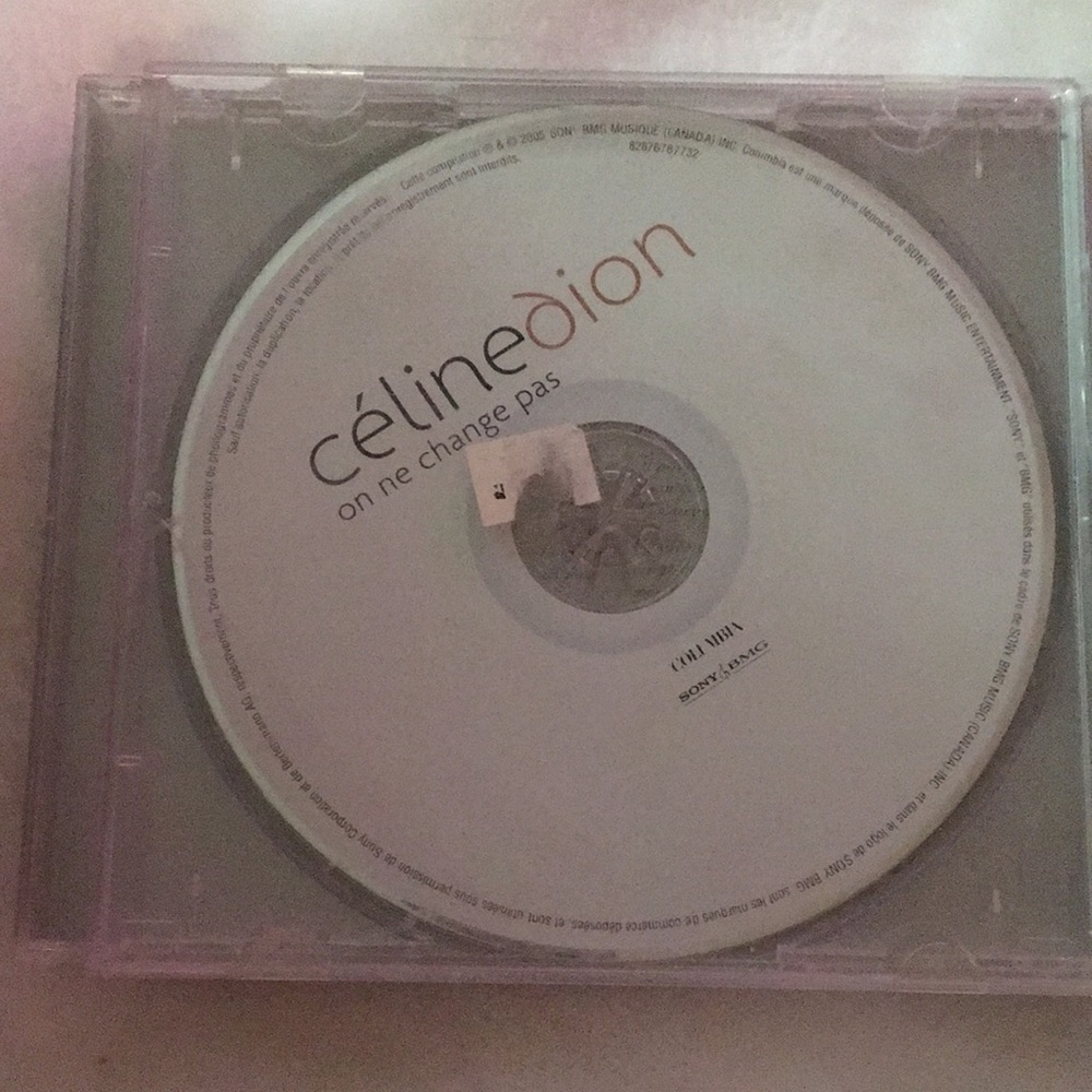 'On Ne Change Pas' CD - White
